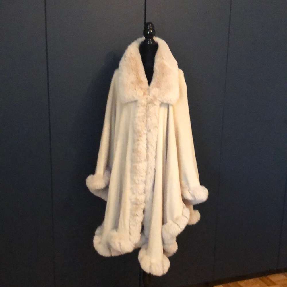 ETERNELLE cape